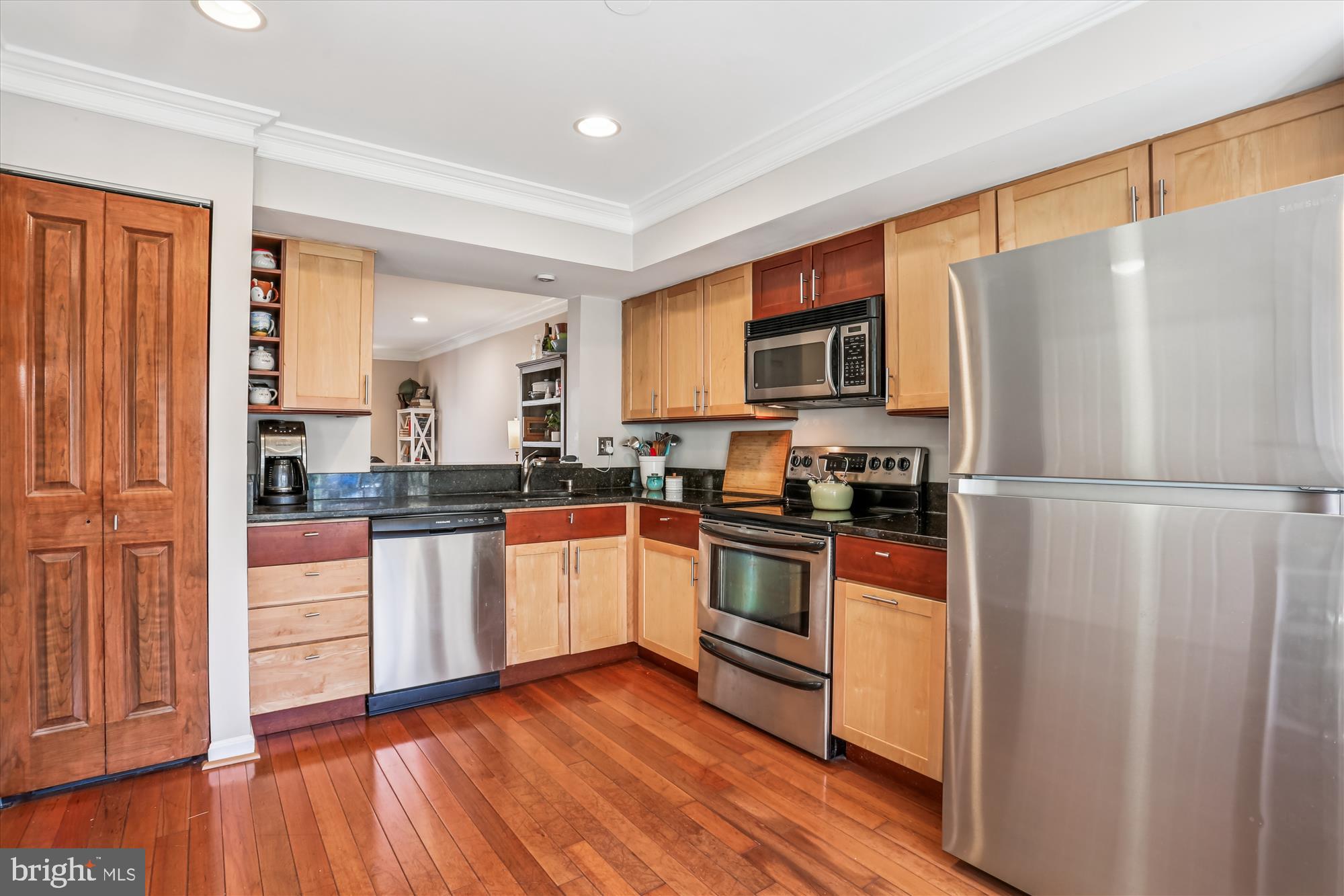 GROSVENOR PARK TOWNHOME CONDOMINIUMS - Residential