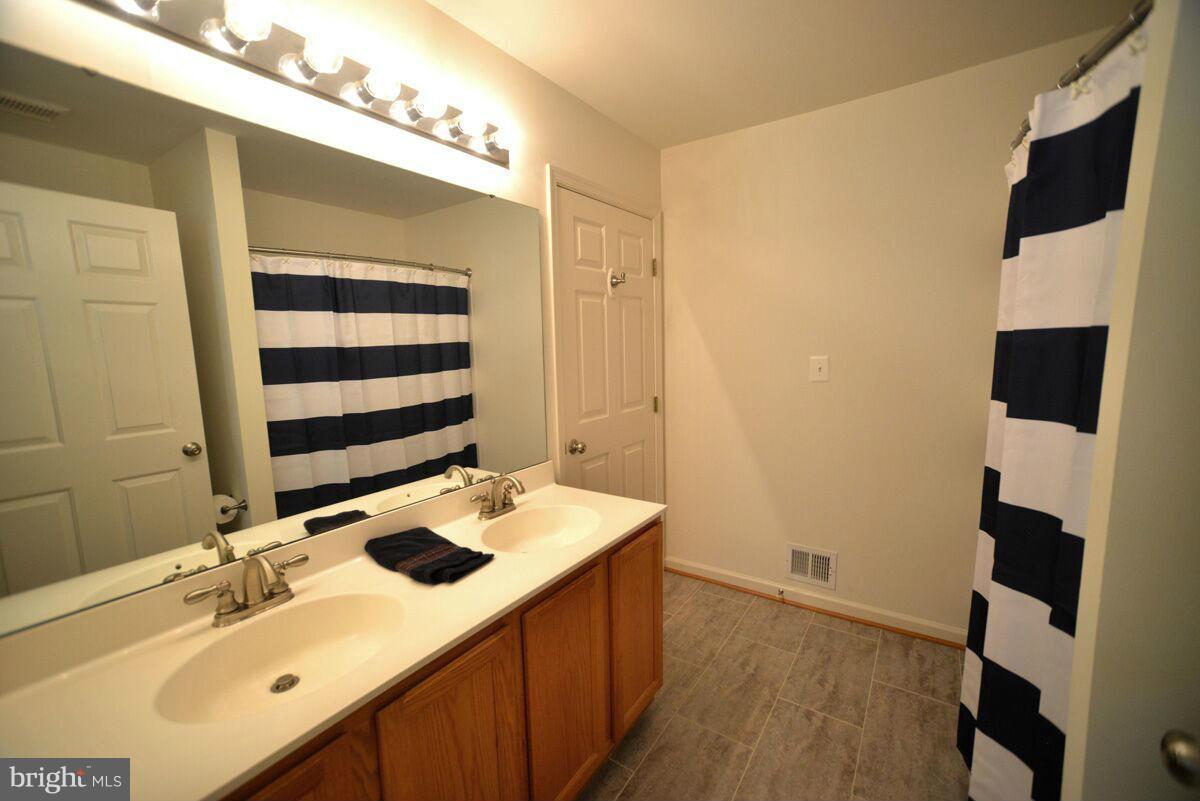 DEVILS REACH CONDOS - Residential