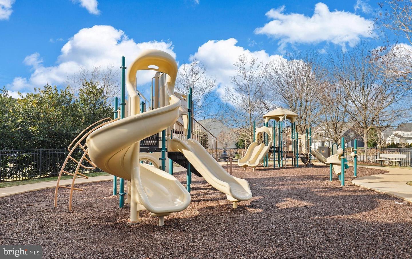 LANSDOWNE ON THE POTOMAC - Residential