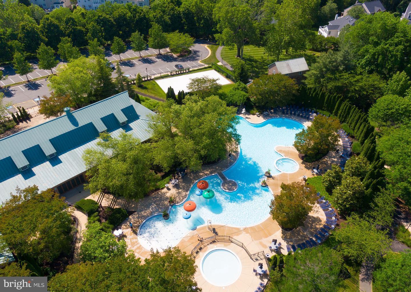 LANSDOWNE ON THE POTOMAC - Residential