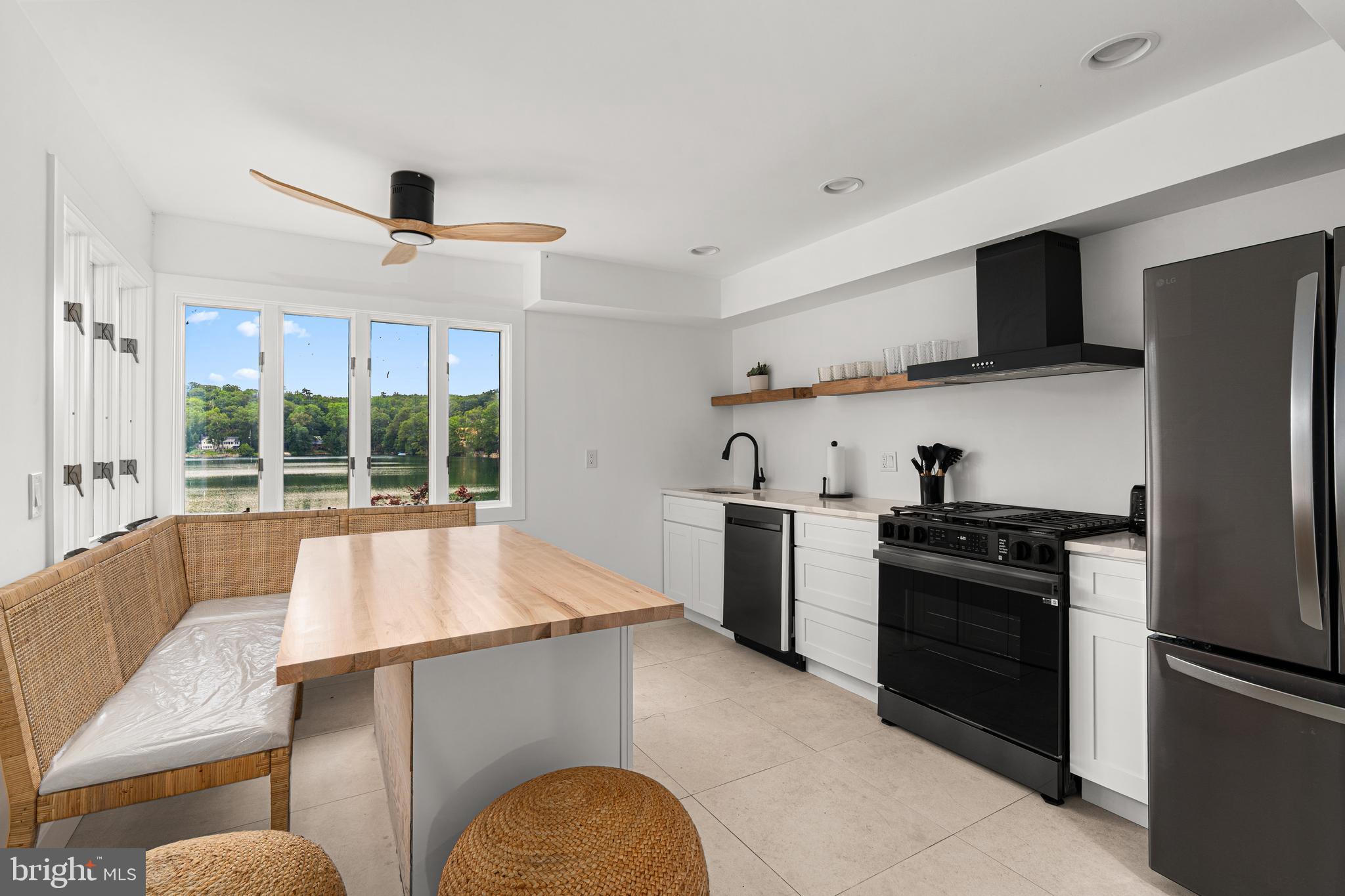 39 UPPER LAKEVIEW AVENUE