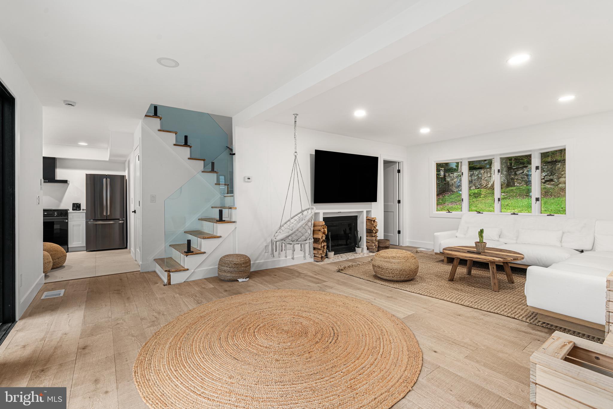 39 UPPER LAKEVIEW AVENUE