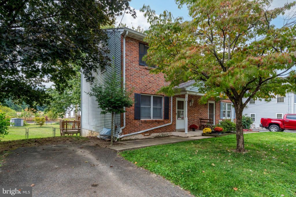 Photo of 42 Froelich Avenue, MOUNTVILLE, PA 17554 (MLS # PALA2075526)