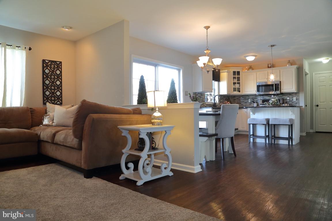 NEWPORT SQUARE - Residential