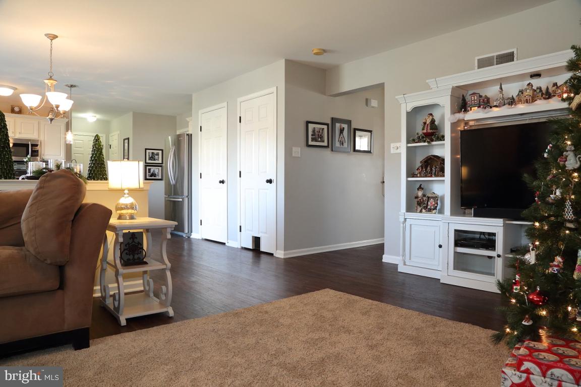 NEWPORT SQUARE - Residential