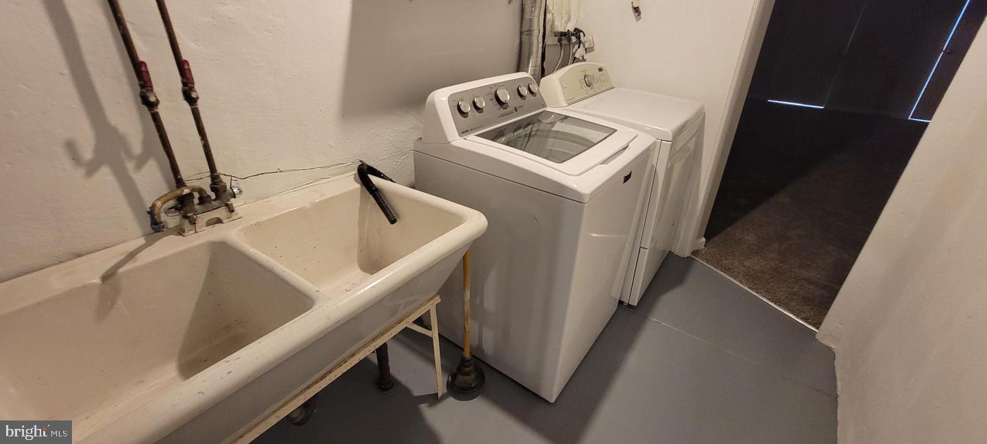 MAYFAIR (WEST) - Residential Lease