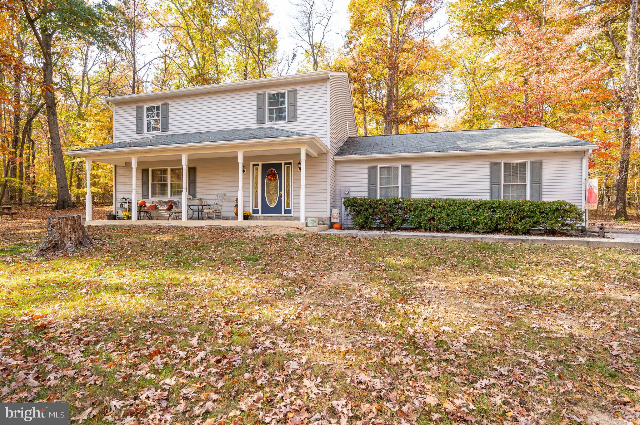 This may be what you've looked for; 3BR 2.5 Bath home,attached 2 car garage, on a private 2.68 acre parcel, and a 40x24 detached garage/shop, very conveniently located at the Gate 1 access of Shannondale. Lake and Club only 2 miles away. No HOA, well and septic (no water/sewer bills). Come see this before it's gone.