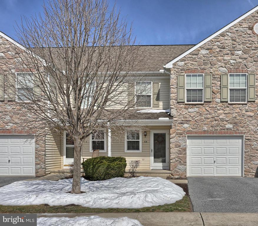 Really nice larger unit that features fully finished lower level, 3 bedrooms, 2 1/2 baths. All appliances convey. New carpet in living room & dining room areas. All other areas have just been professionally cleaned. 1 car garage, freshly painted.