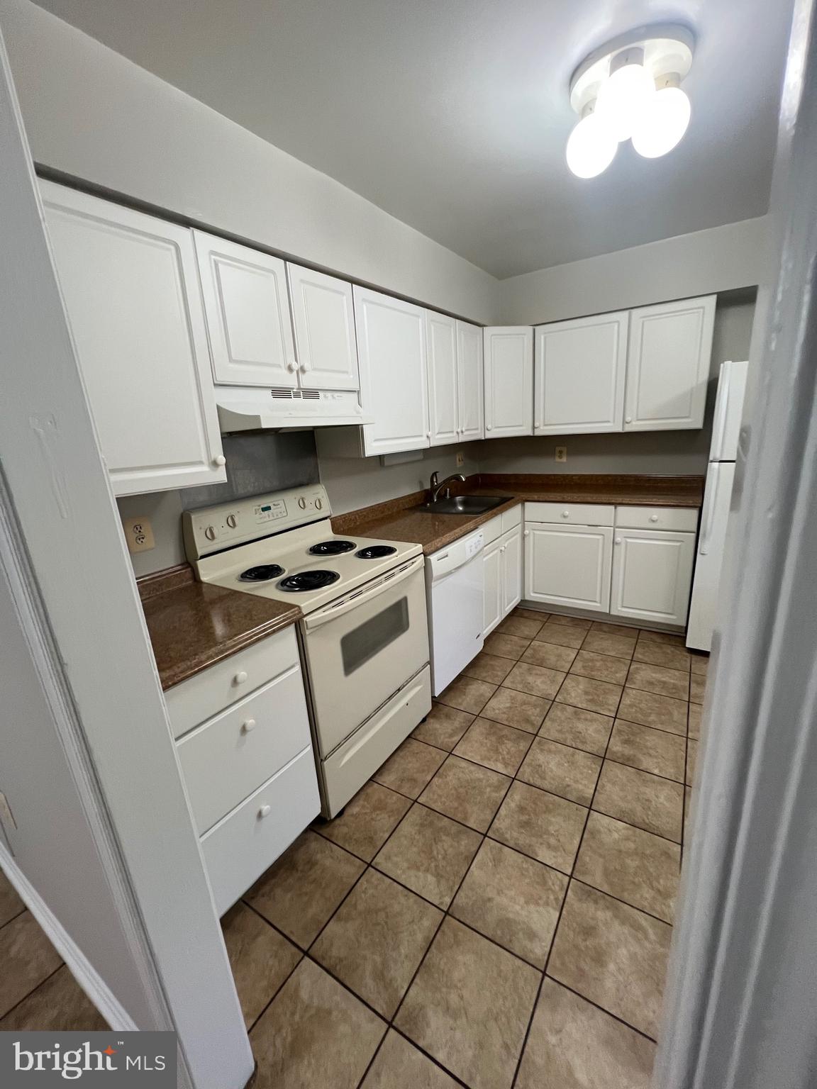TERRACE TOWNHOUSES OF ANNANDALE - Residential Lease