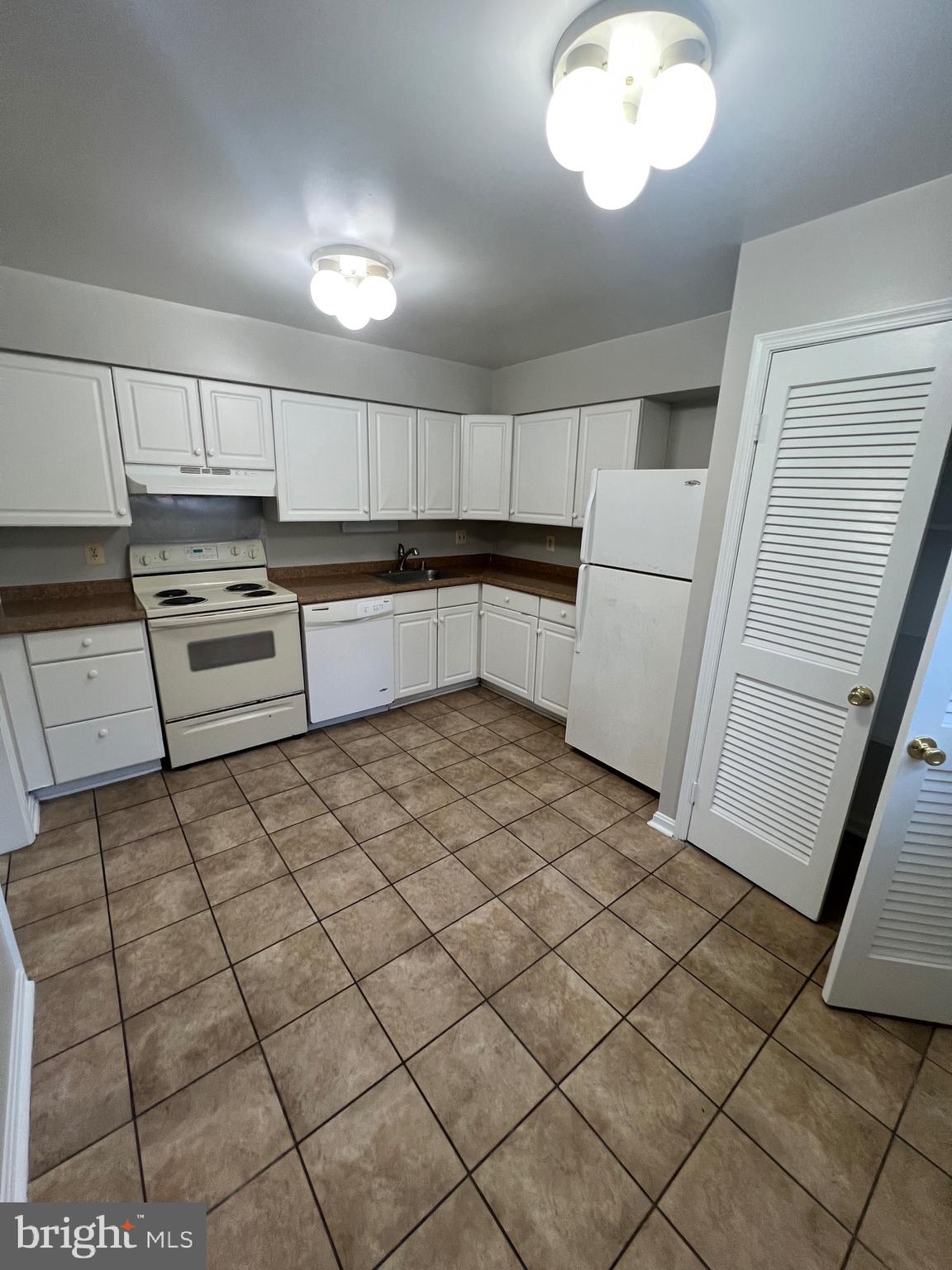 TERRACE TOWNHOUSES OF ANNANDALE - Residential Lease
