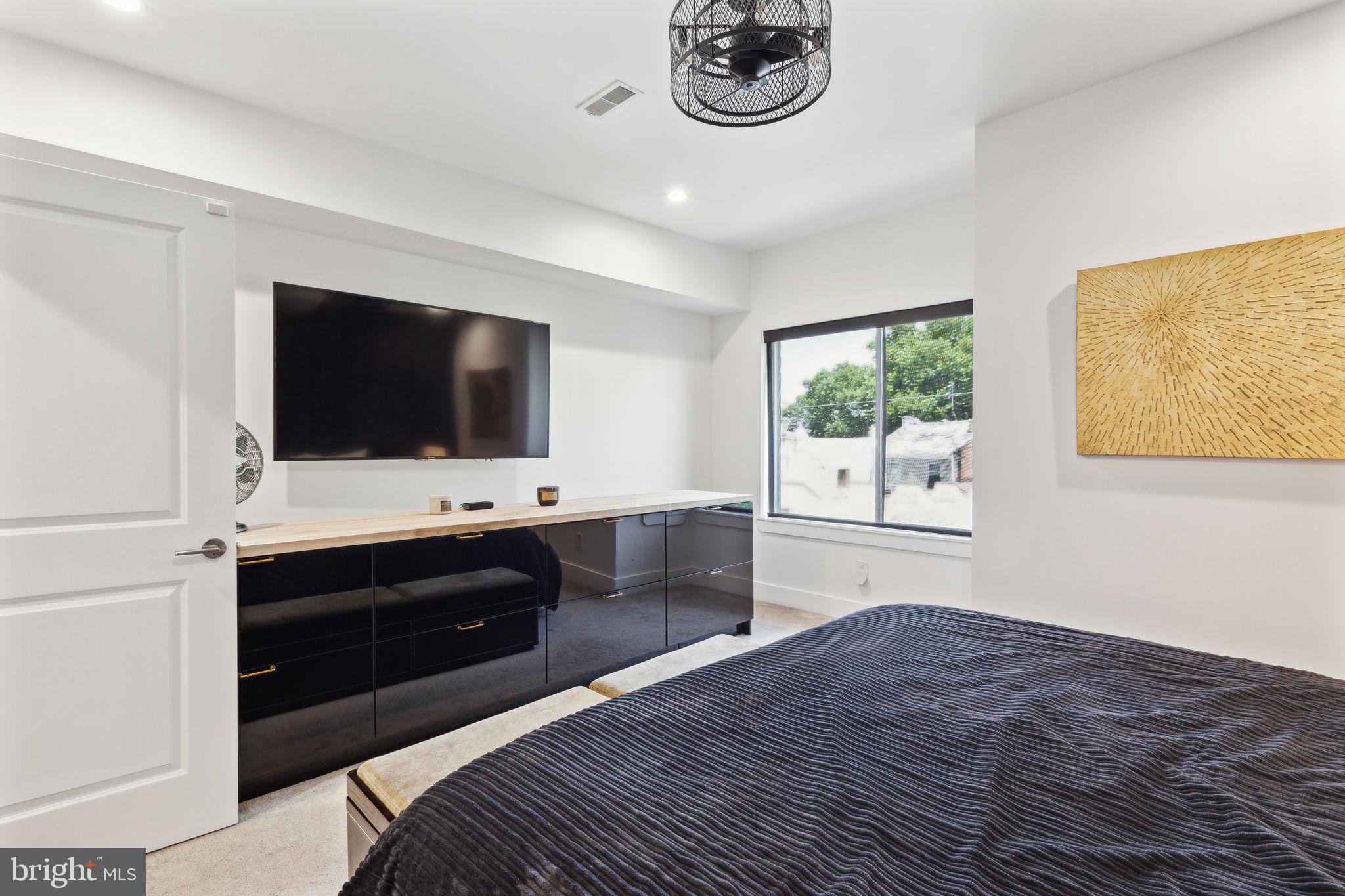 OLDE KENSINGTON - Residential Lease