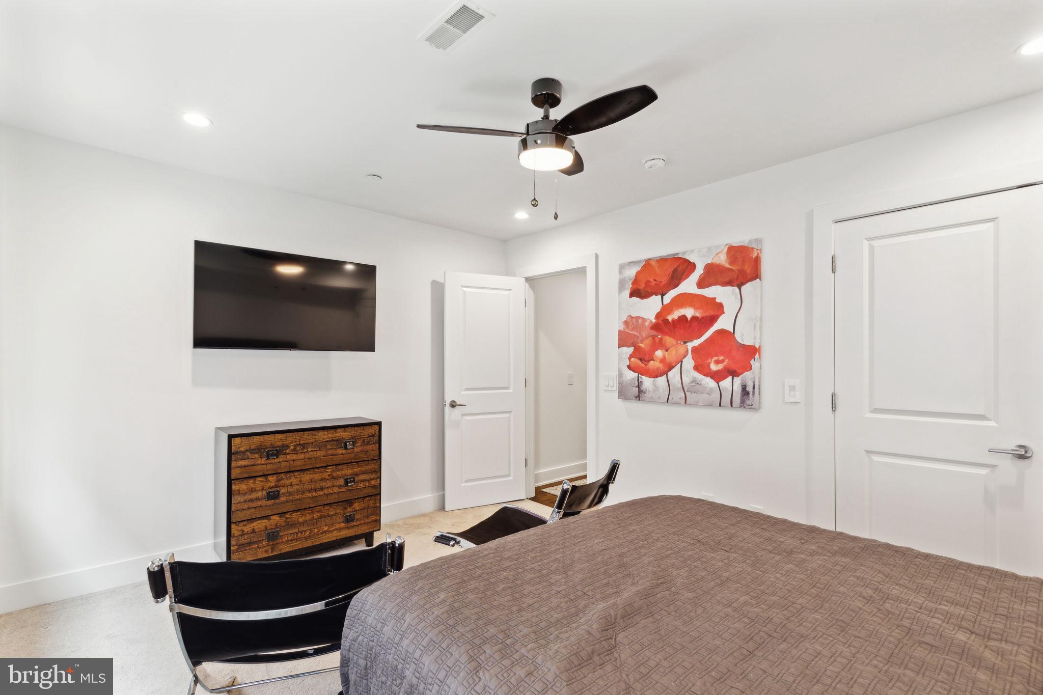 OLDE KENSINGTON - Residential Lease