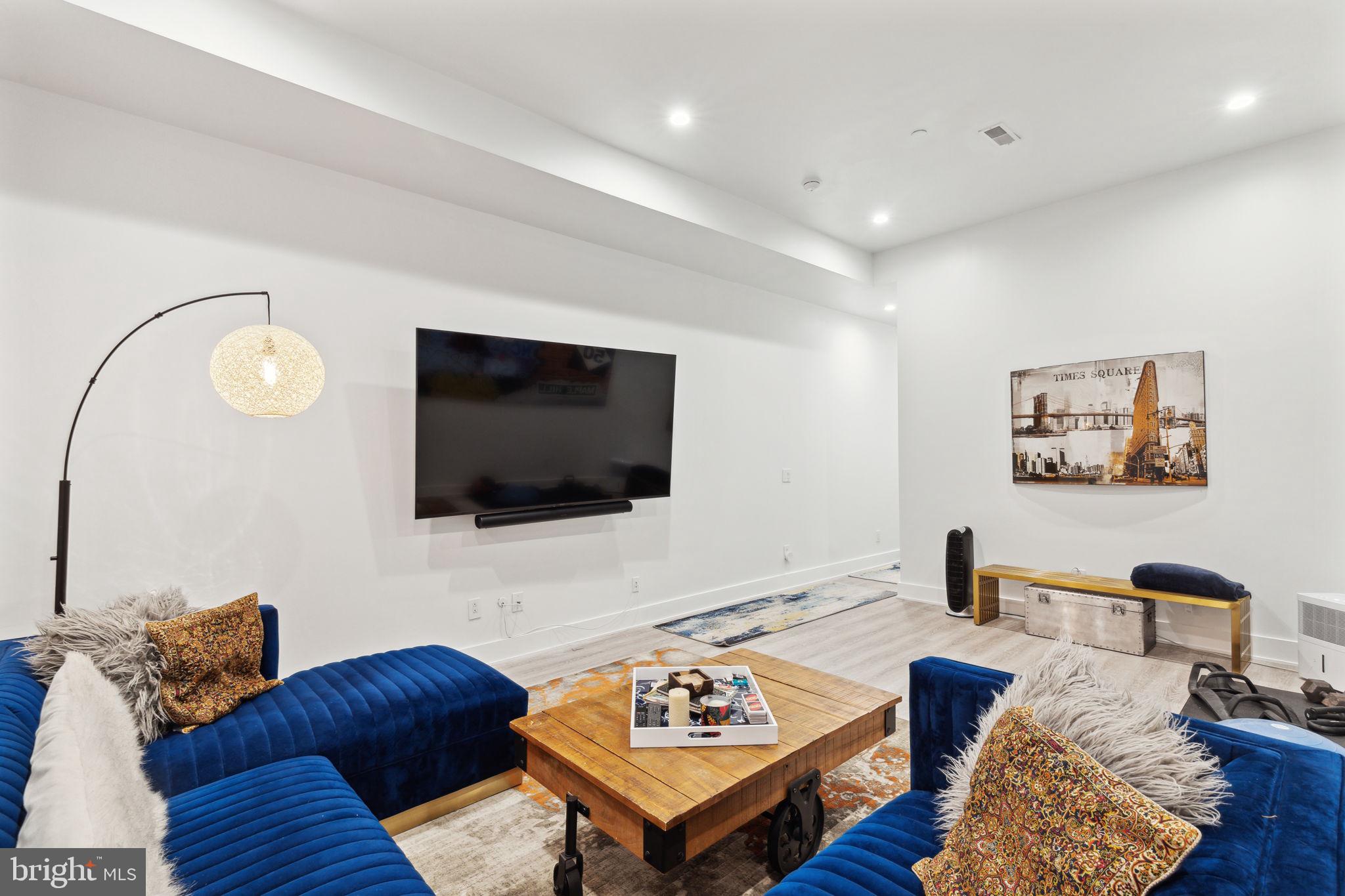 OLDE KENSINGTON - Residential Lease