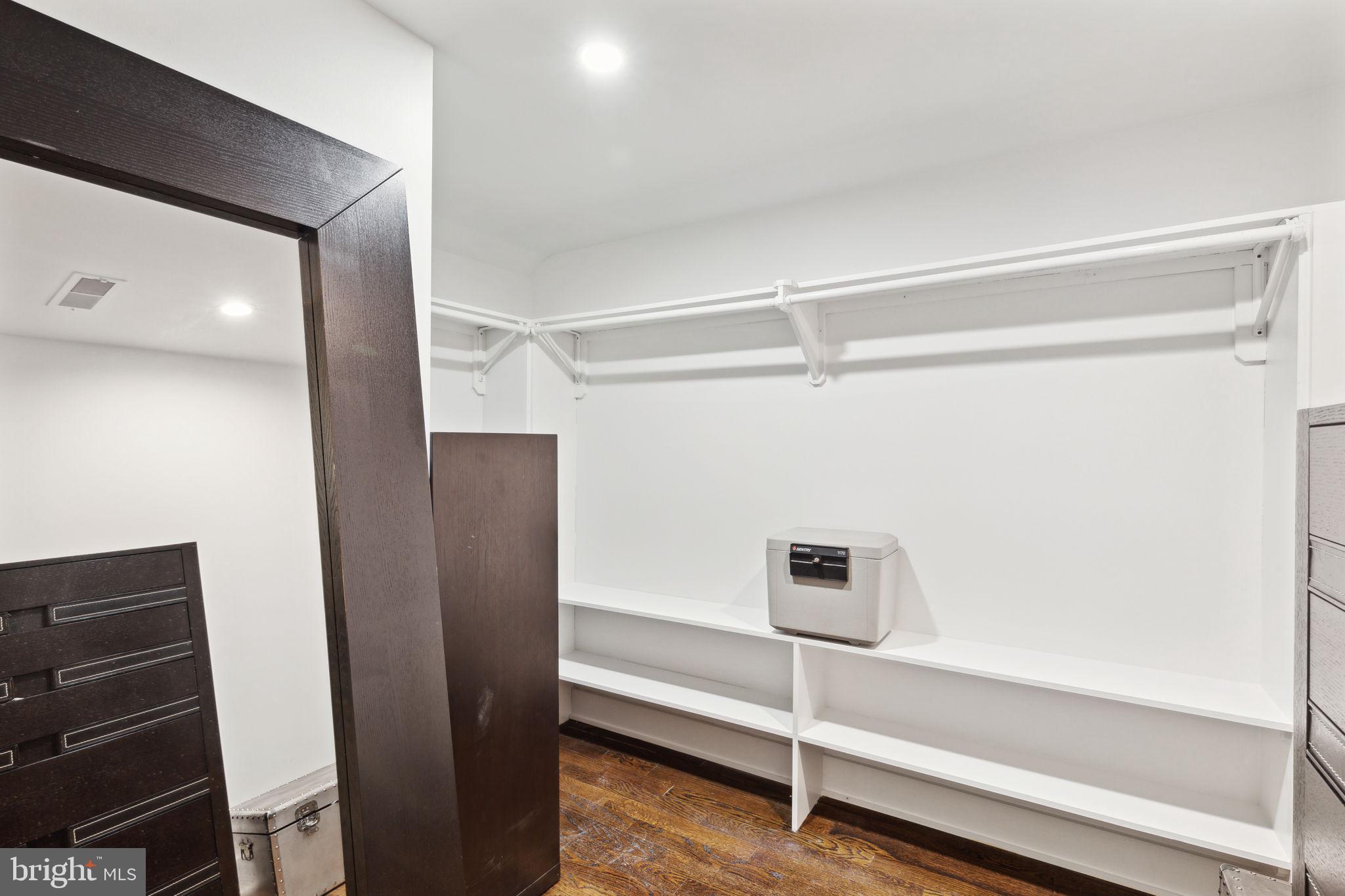 OLDE KENSINGTON - Residential Lease