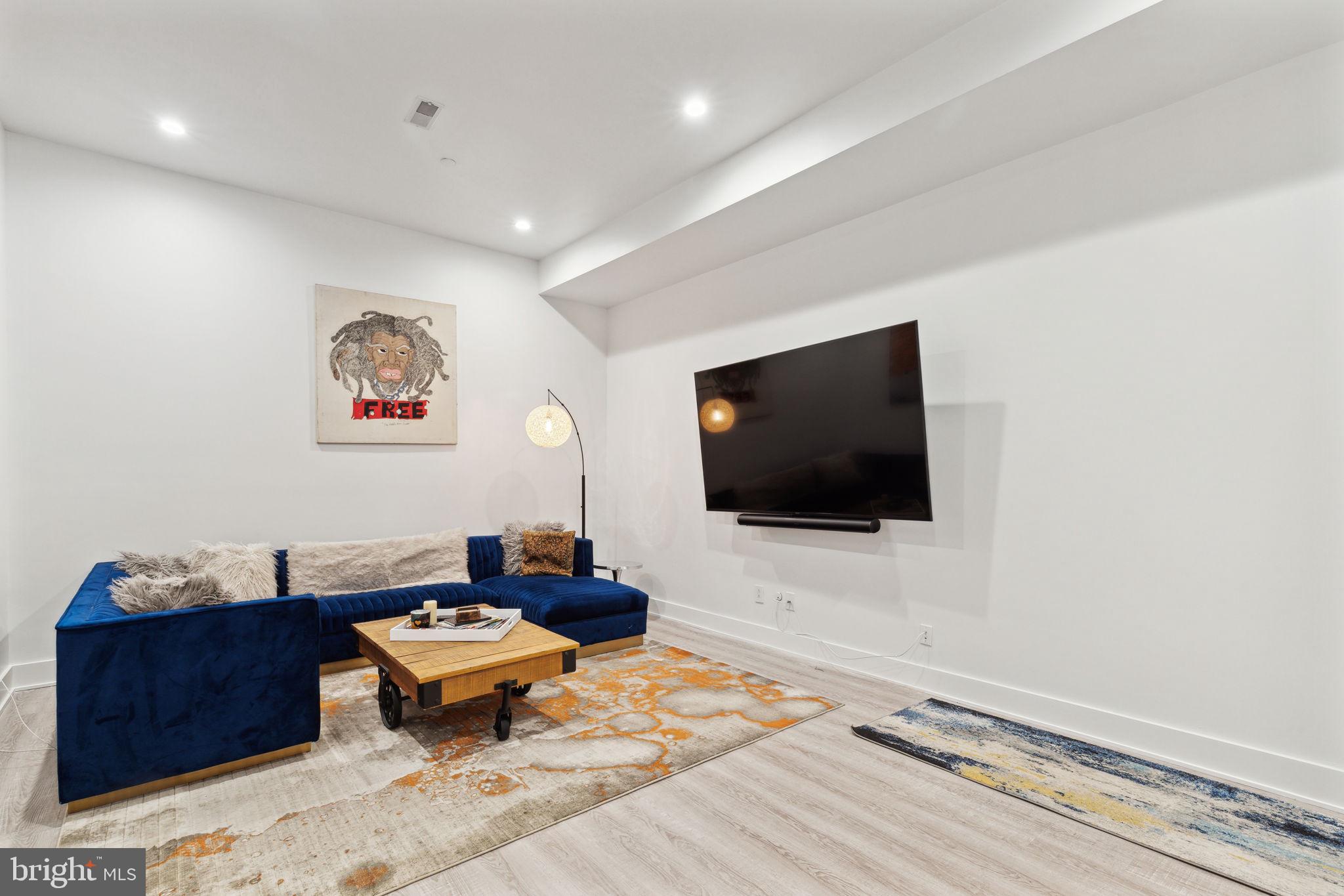 OLDE KENSINGTON - Residential Lease