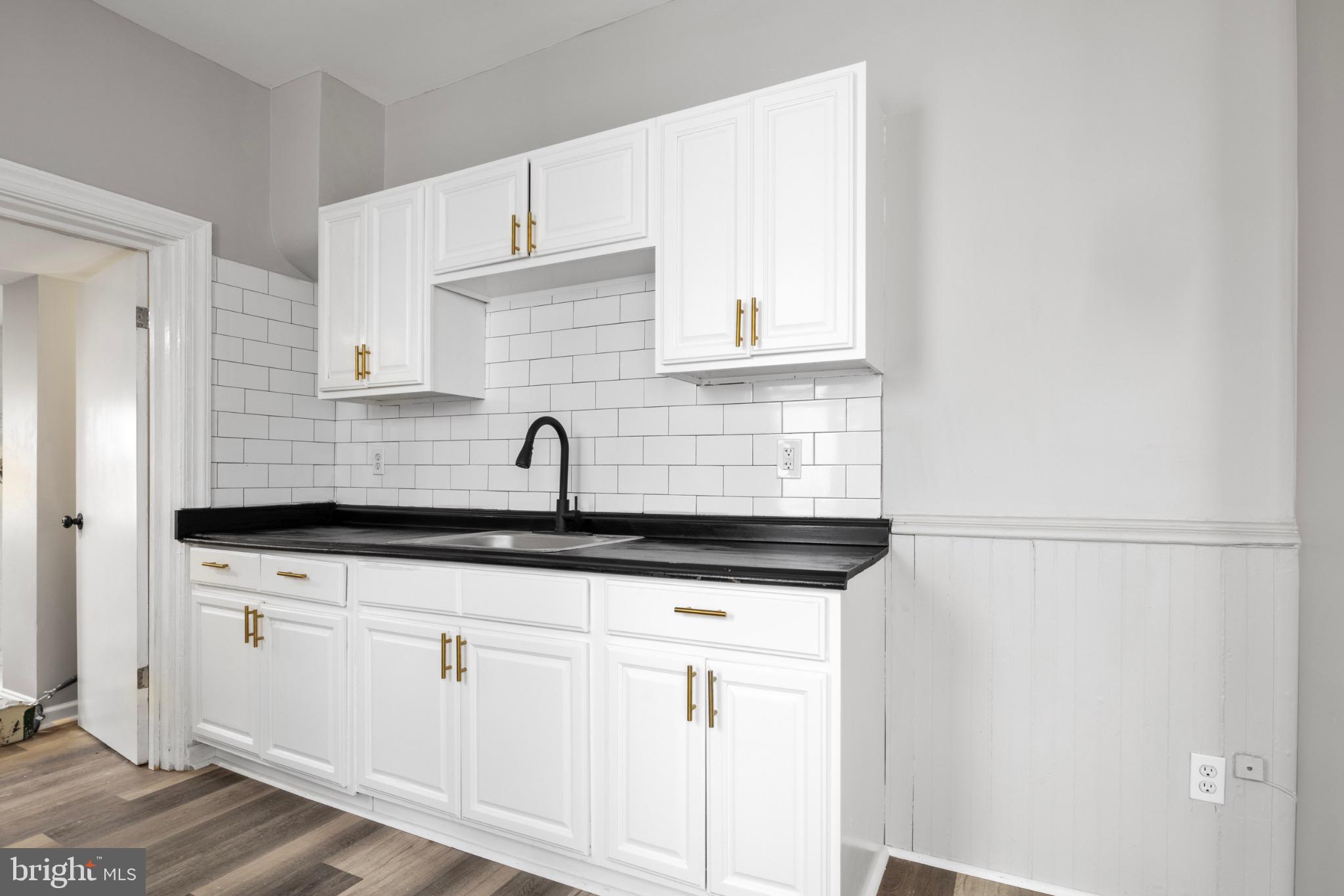 COLUMBIA - Commercial Sale