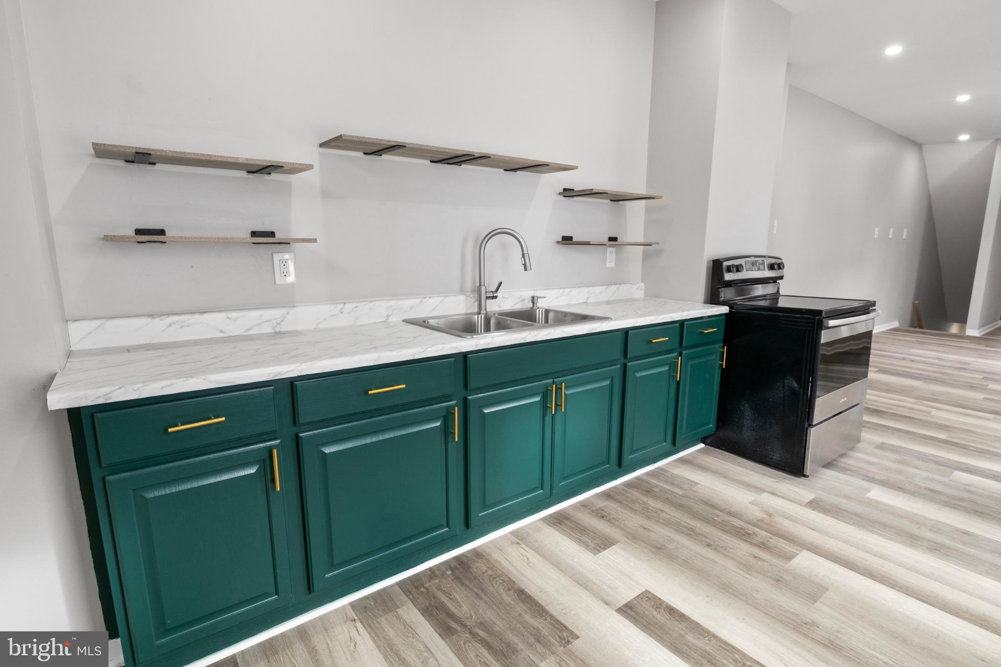 COLUMBIA - Commercial Sale