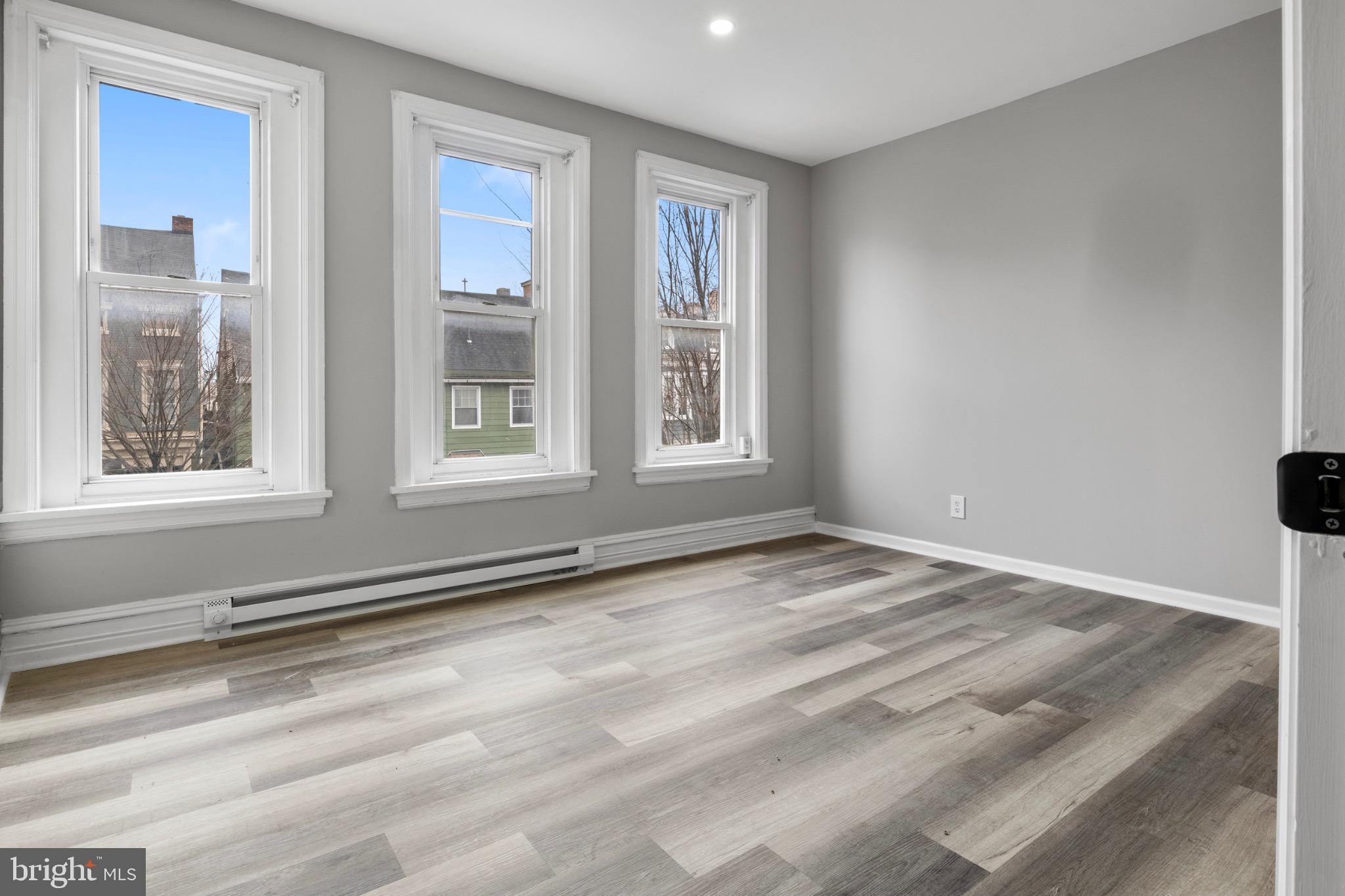 COLUMBIA - Commercial Sale