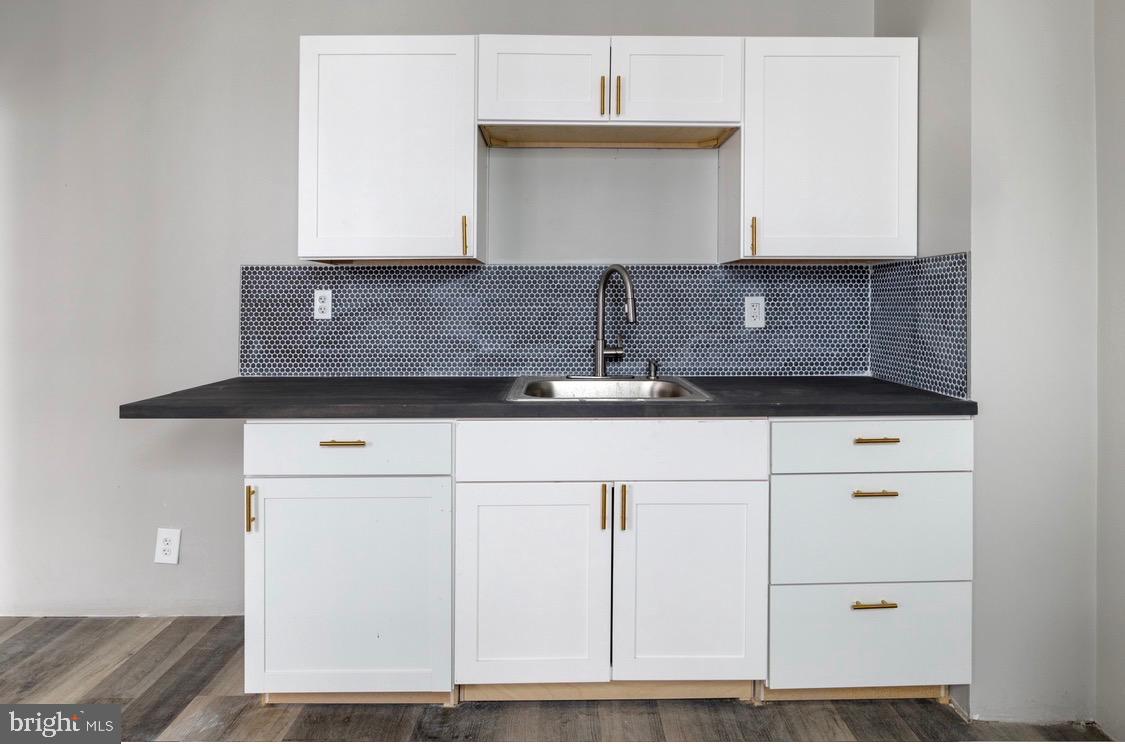 COLUMBIA - Commercial Sale