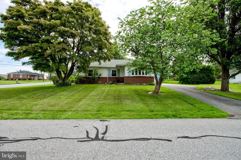 Photo of 313 CRESTLINE DR, WILLOW STREET, PA 17584 (MLS # PALA2037064)