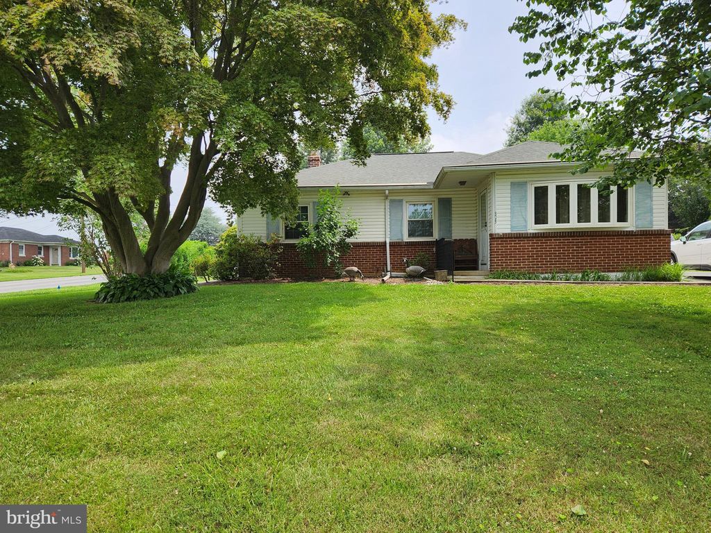 Photo of 313 CRESTLINE DR, WILLOW STREET, PA 17584 (MLS # PALA2037064)