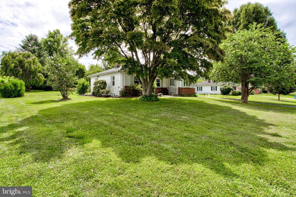 Photo of 313 CRESTLINE DR, WILLOW STREET, PA 17584 (MLS # PALA2037064)