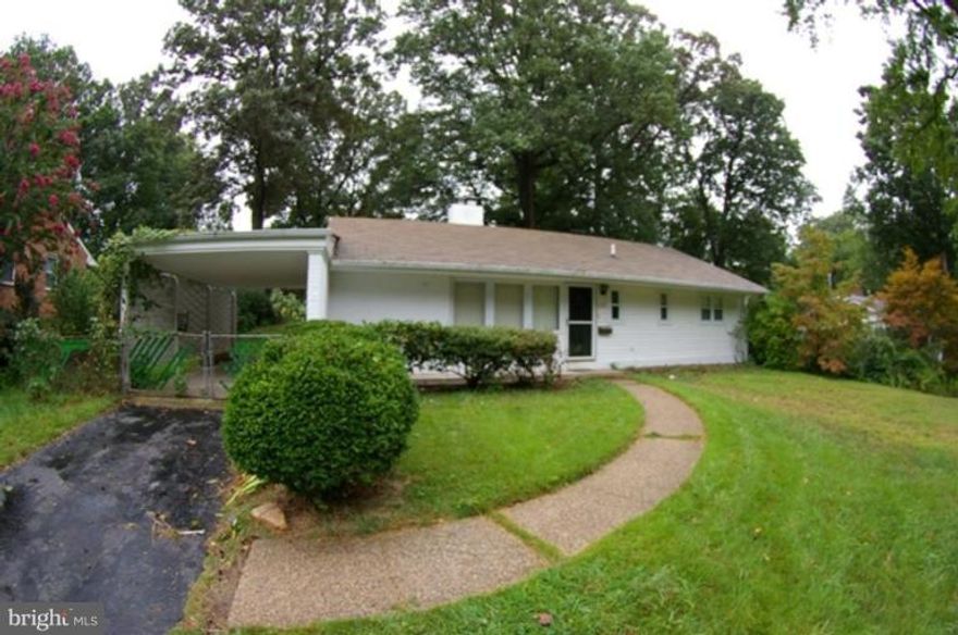 Charming 1 level,3br, 1 & 1/2 bath detached rambler. Nice size front and fenced back yard. 2 storage sheds. Cozy fireplace in living room area, double pane windows, stone patio. HW floors throughout, carpeted bedrooms. Steps to bus, Springfield Plaza,Springfield Interchange(95,495 & 395) & 7-11. 5 min to VRE & metro.10min walk to SLUG lines,Springfield Town Center, hotels and much more!!!