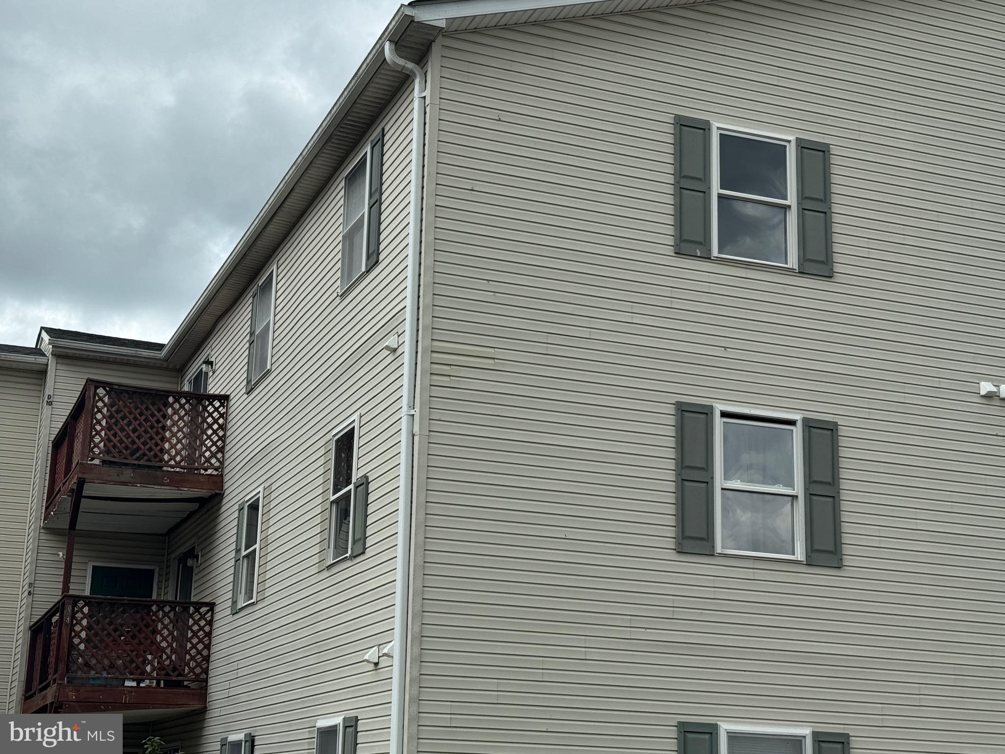 1288 OX ROAD D-10