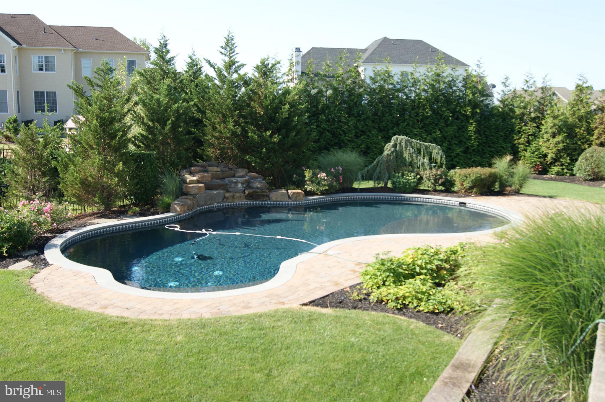 CHAPMANS CORNER - Residential