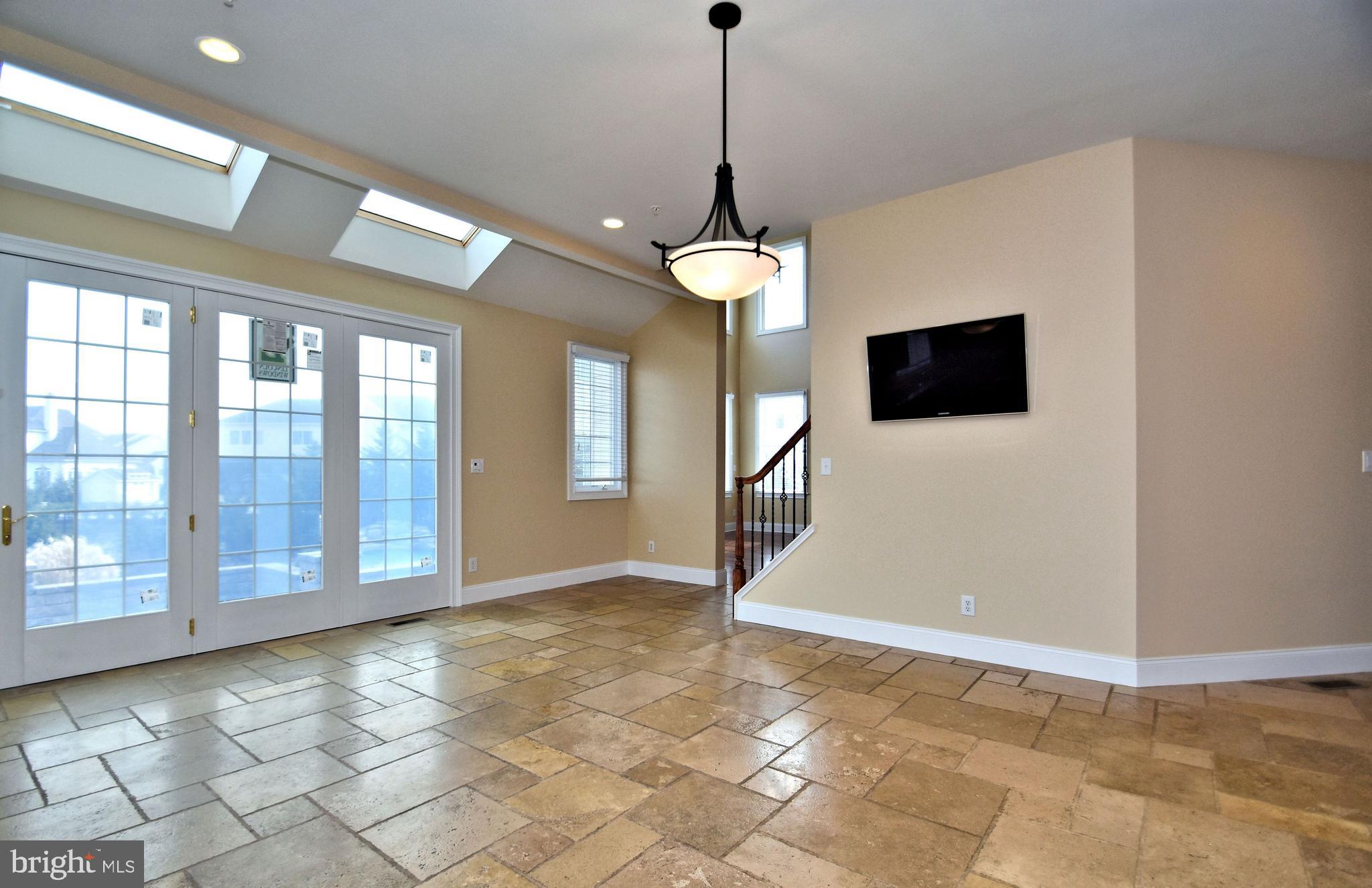 CHAPMANS CORNER - Residential