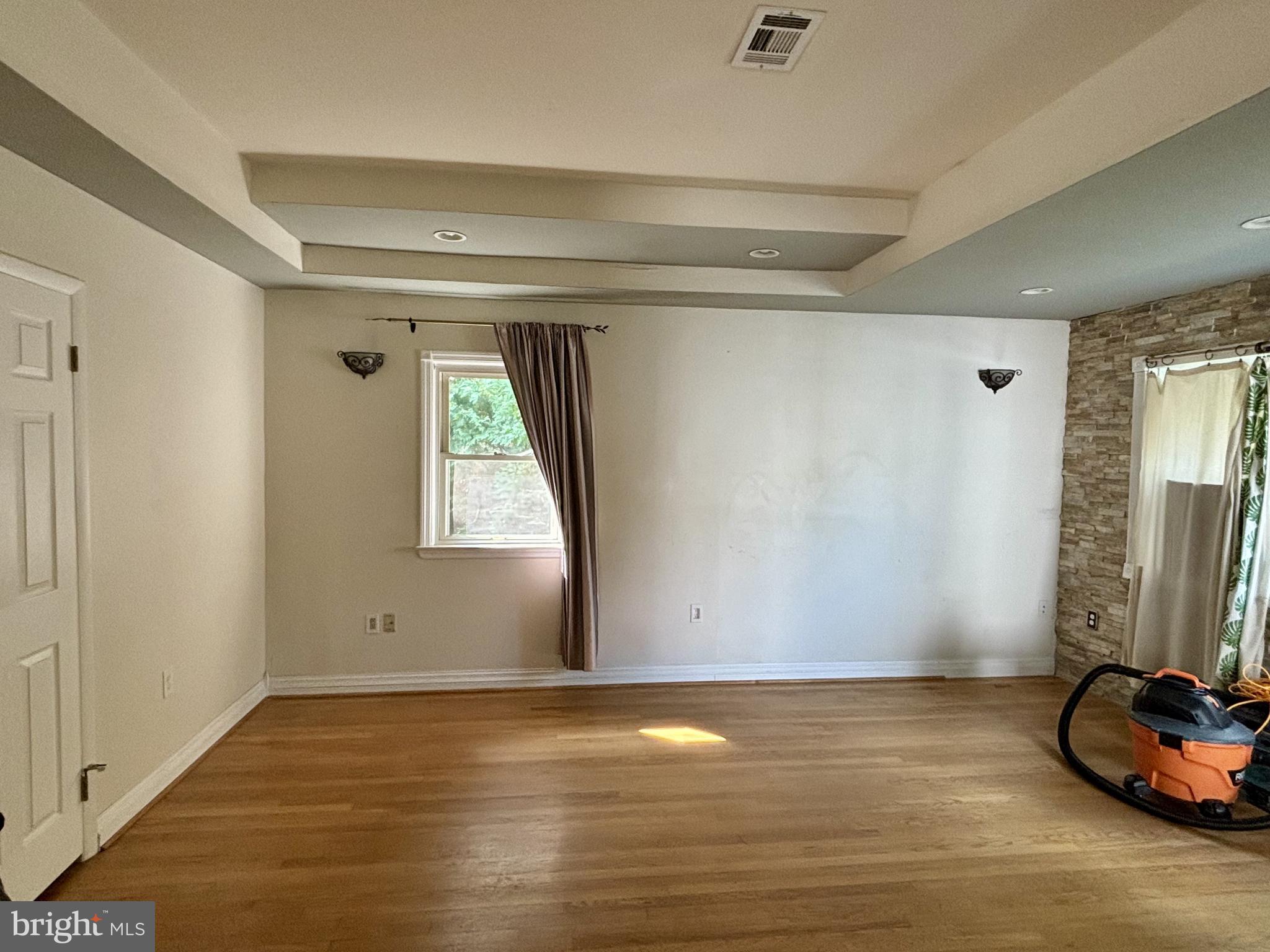 LOWENBACH - Residential Lease