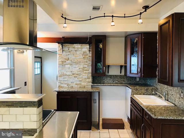 LOWENBACH - Residential Lease