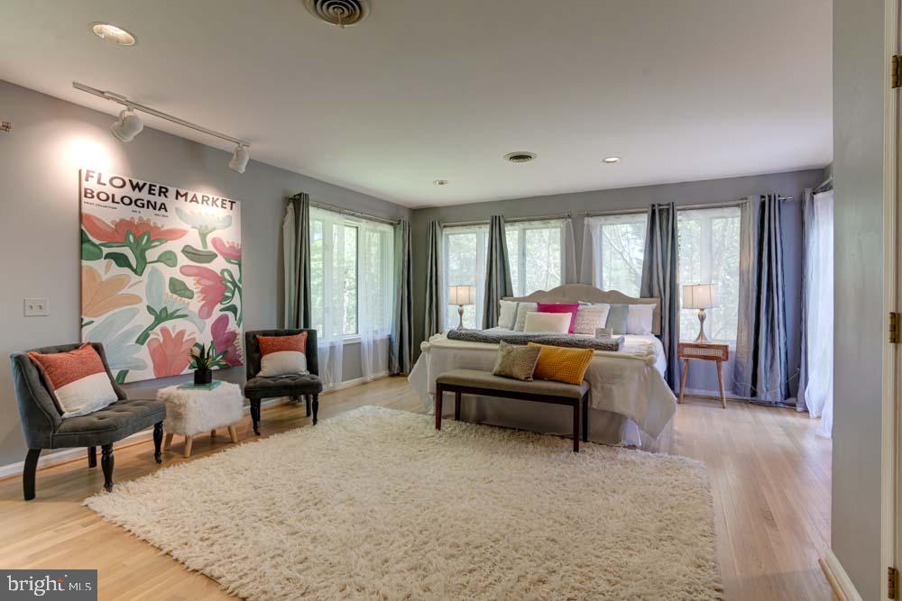 IVY MEADOWS - Residential