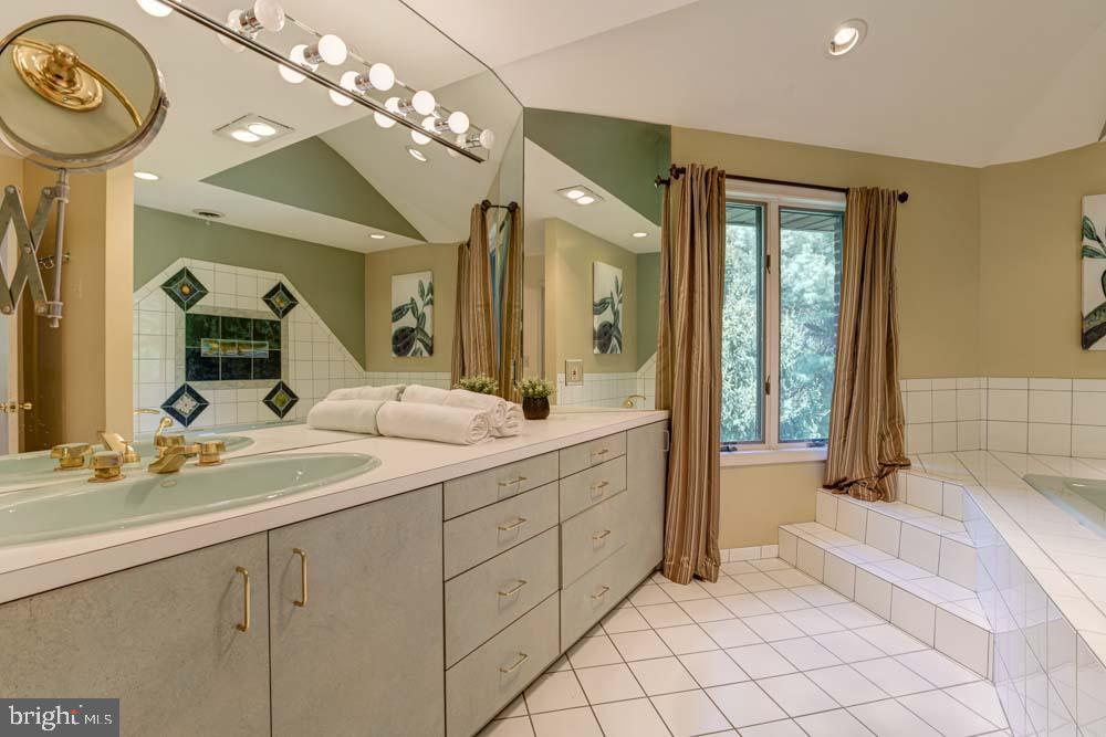 IVY MEADOWS - Residential