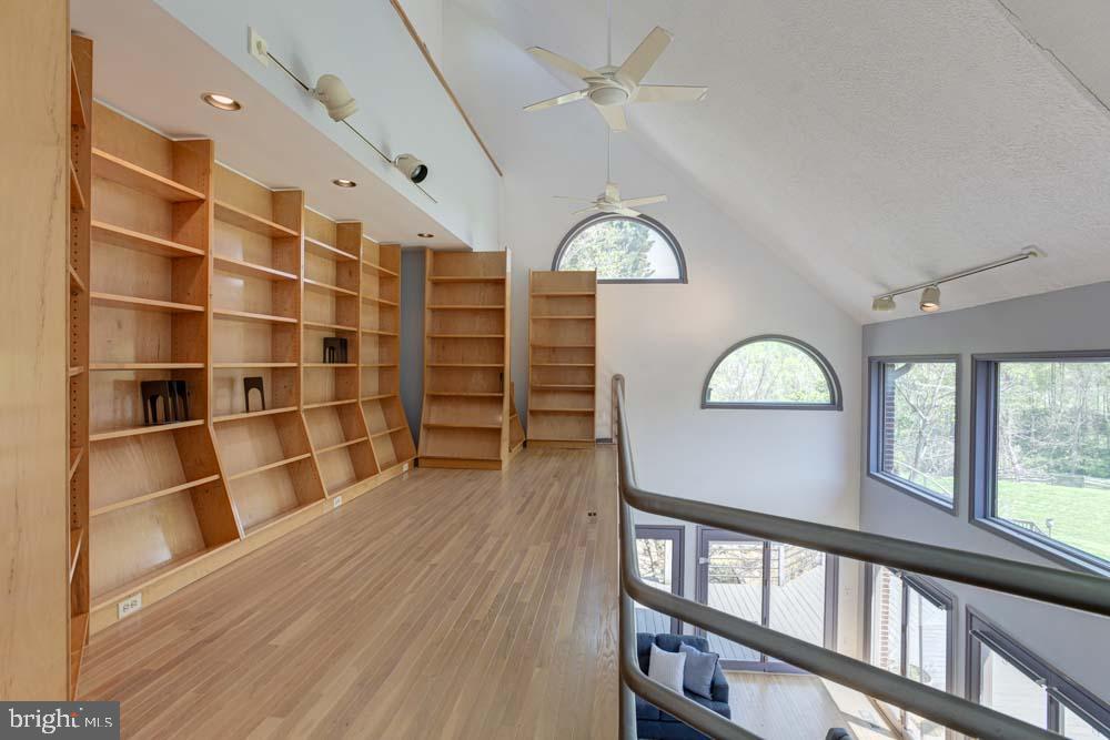 IVY MEADOWS - Residential