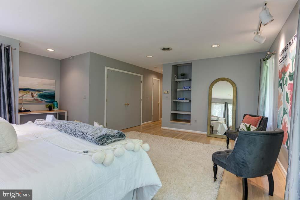 IVY MEADOWS - Residential