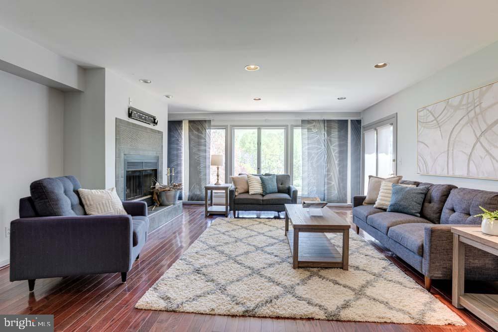 IVY MEADOWS - Residential