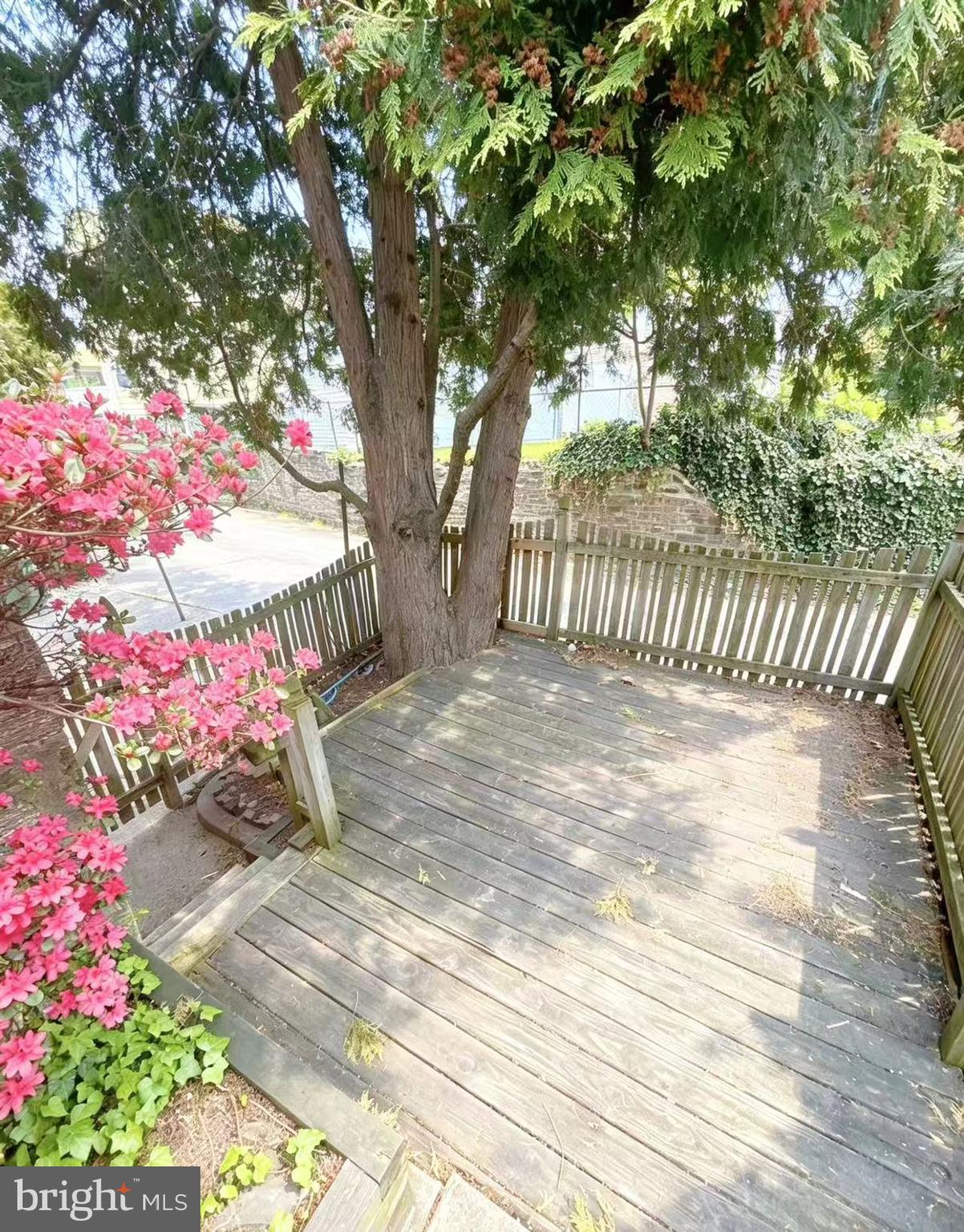 LAWNDALE - Residential