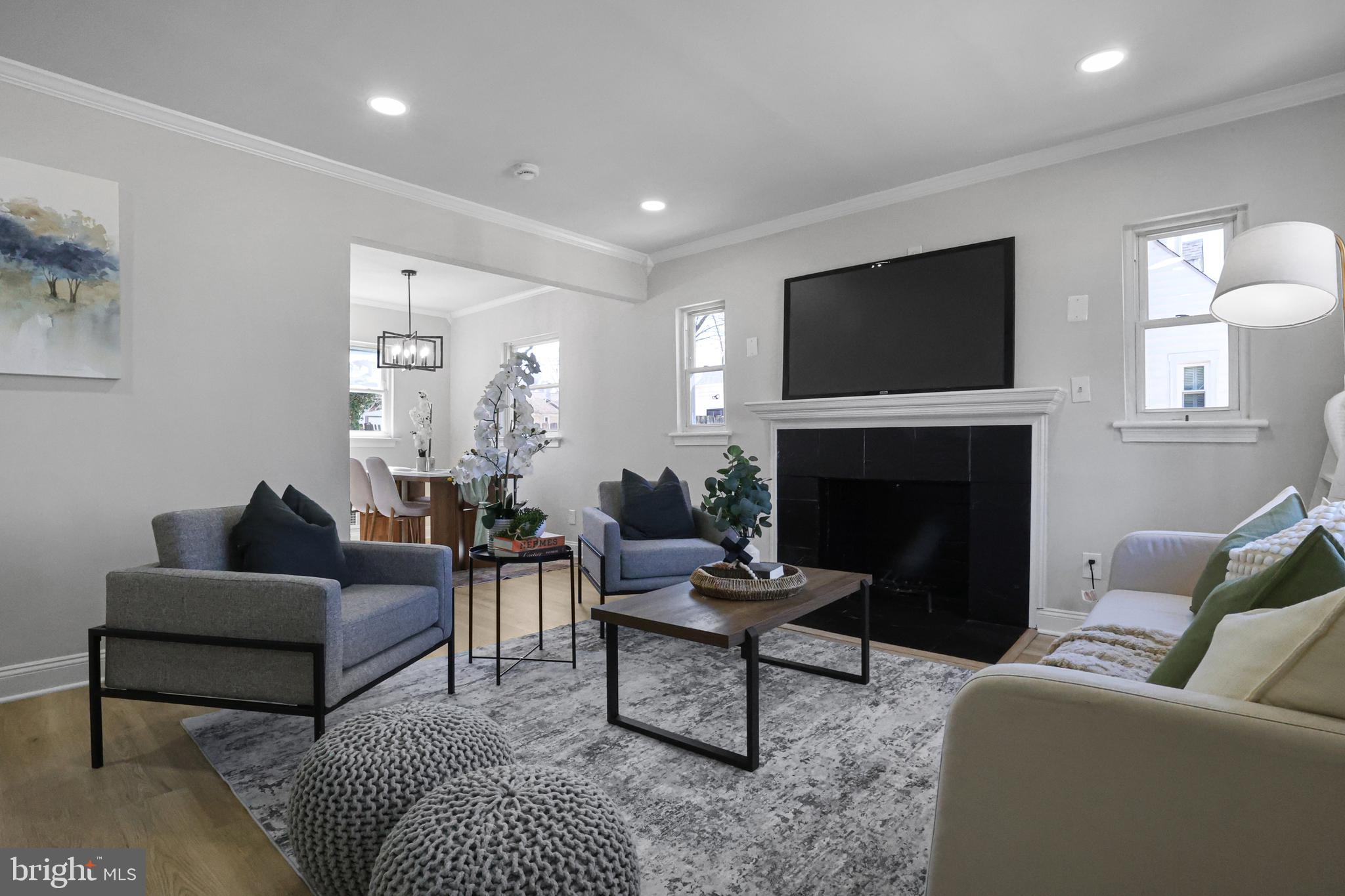 6909 GATEWAY BOULEVARD