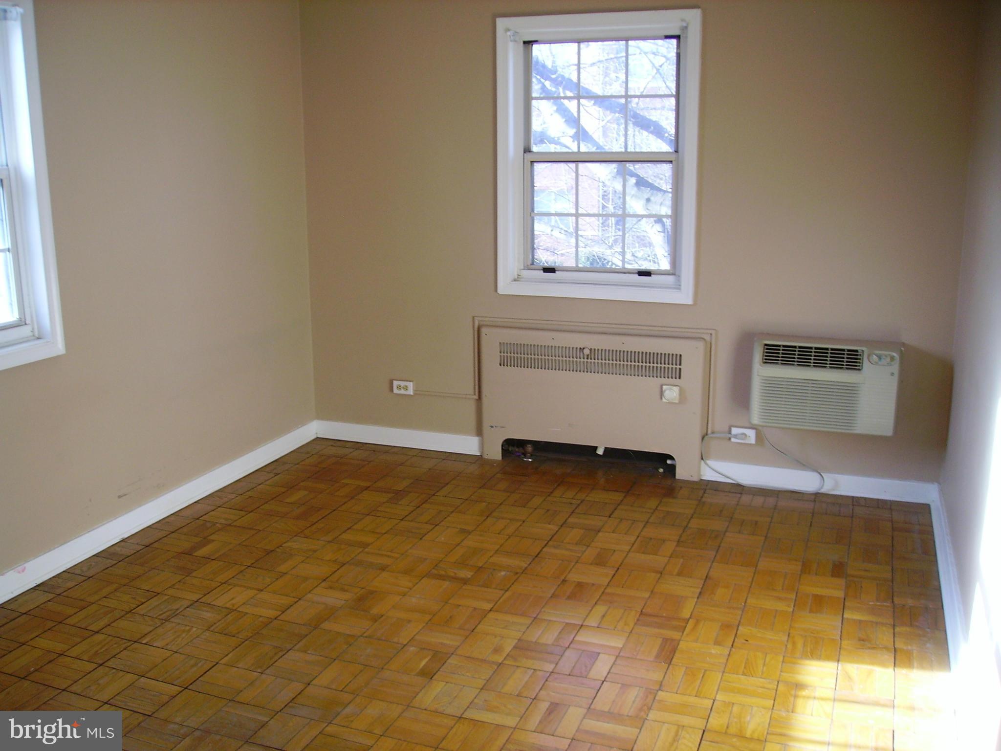 ARLINGTON OAKS - Residential Lease