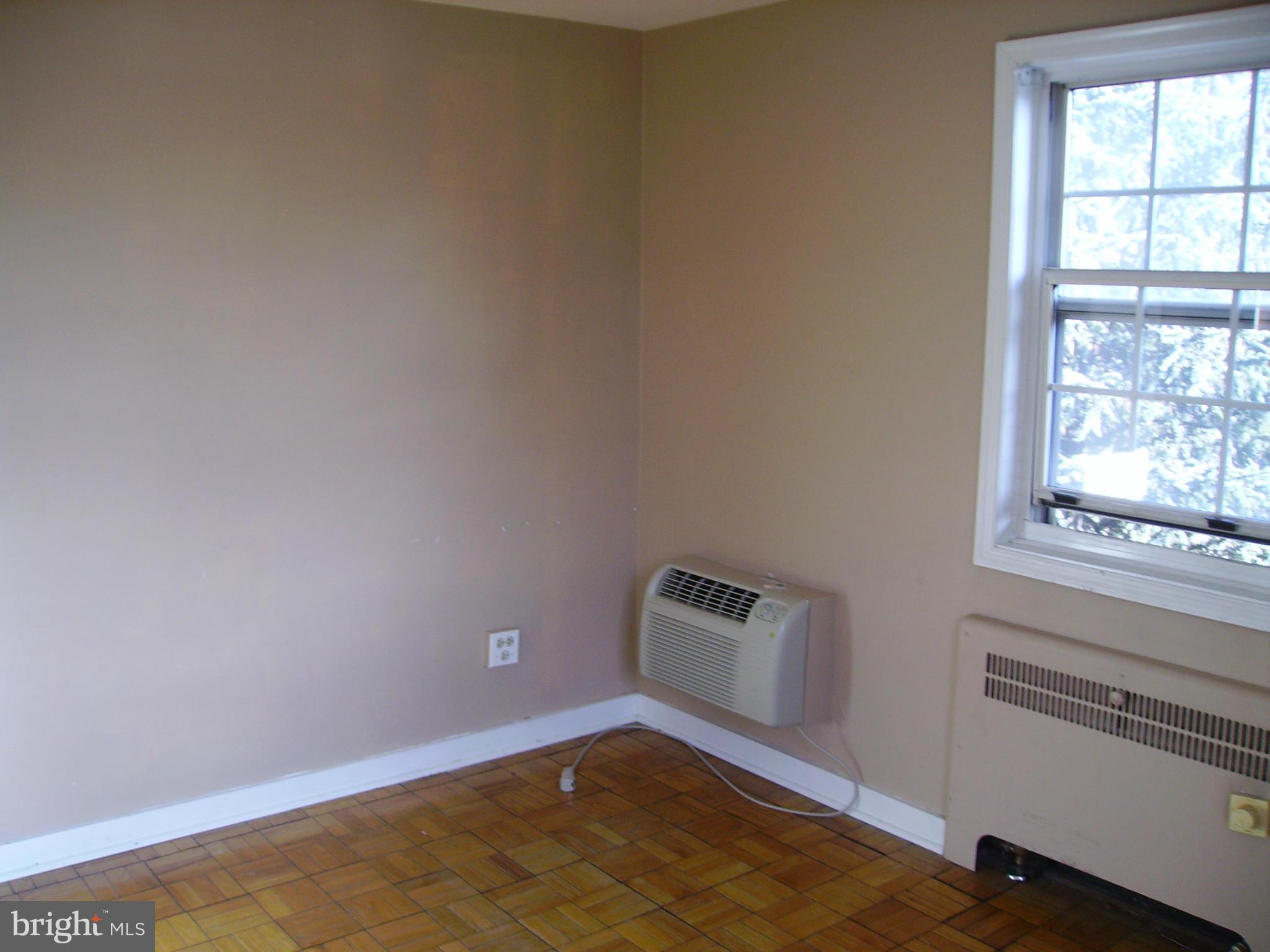 ARLINGTON OAKS - Residential Lease