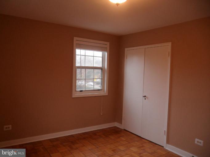 ARLINGTON OAKS - Residential Lease