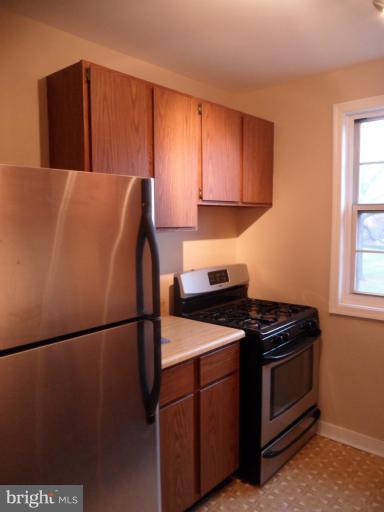 ARLINGTON OAKS - Residential Lease