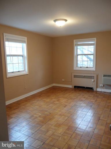 ARLINGTON OAKS - Residential Lease