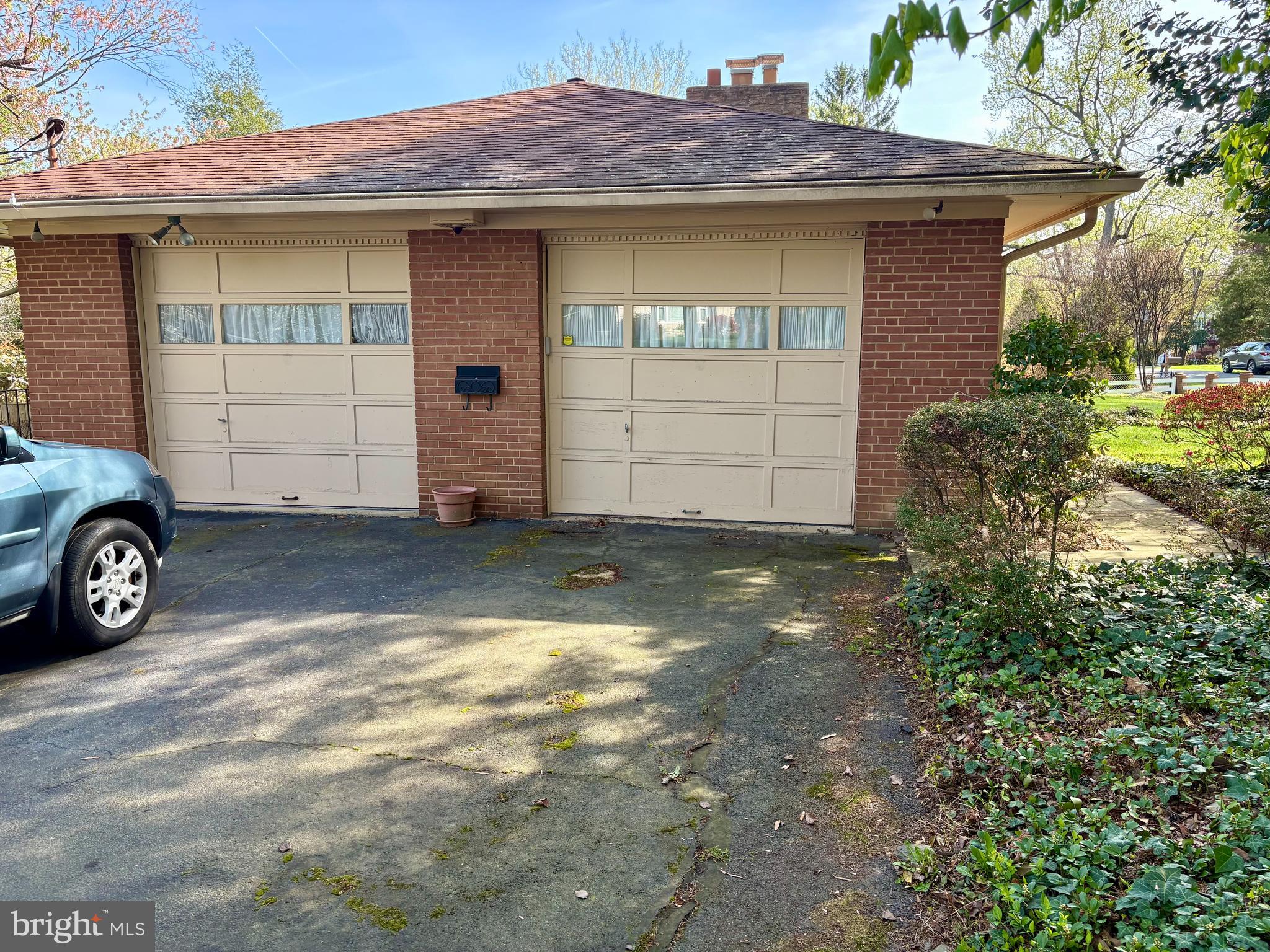 6018 BEECH TREE DRIVE