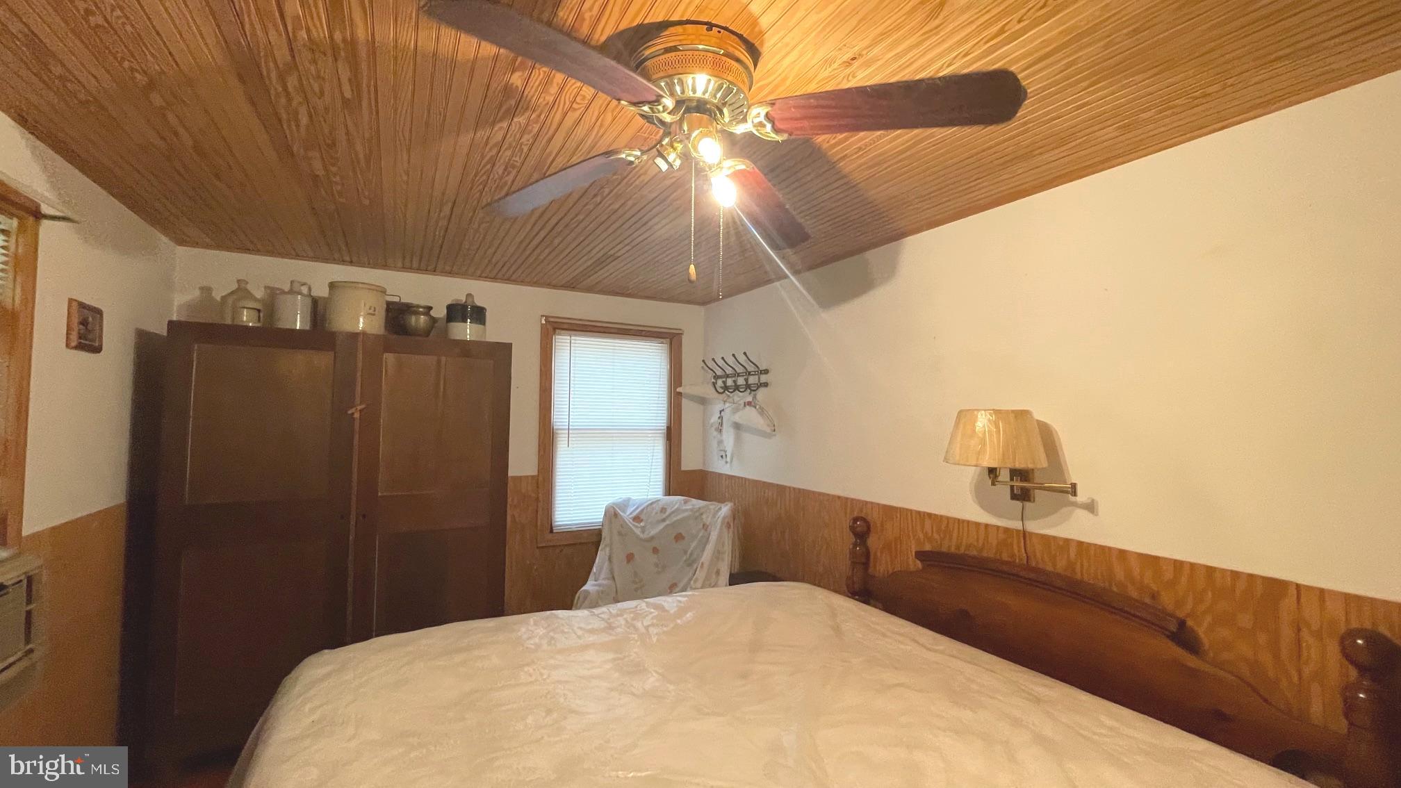 OWL HOLLOW CABINS - Residential