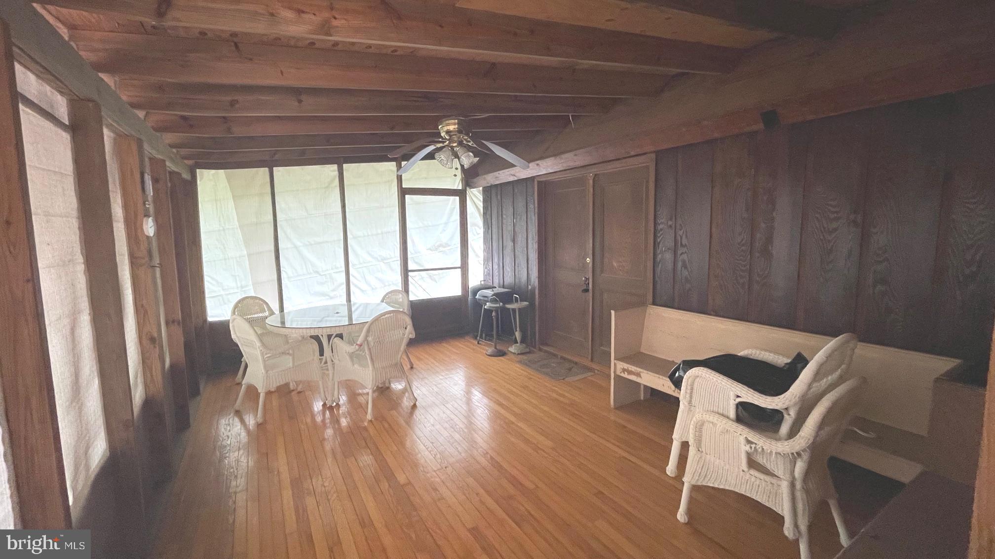 OWL HOLLOW CABINS - Residential