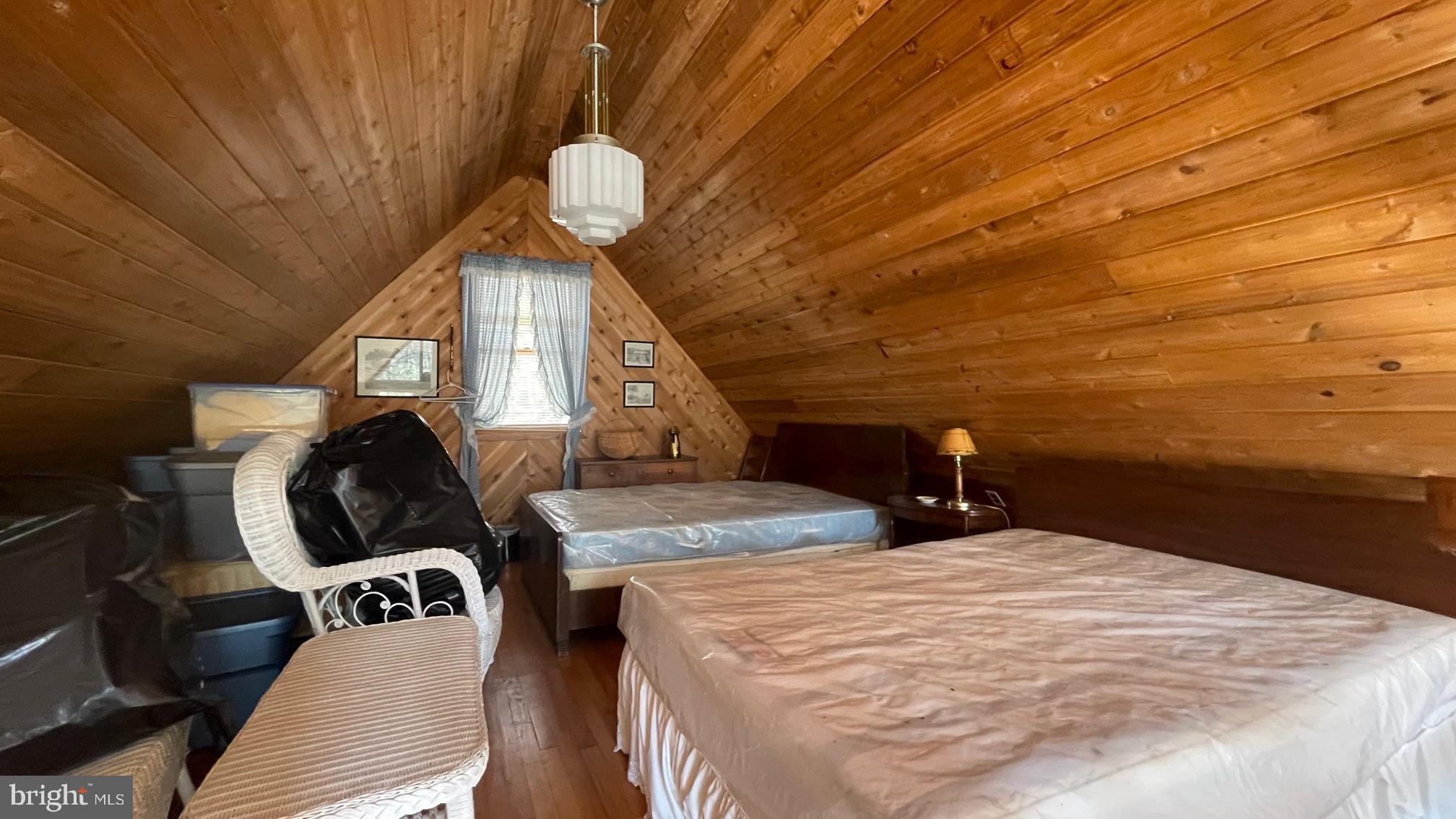 OWL HOLLOW CABINS - Residential