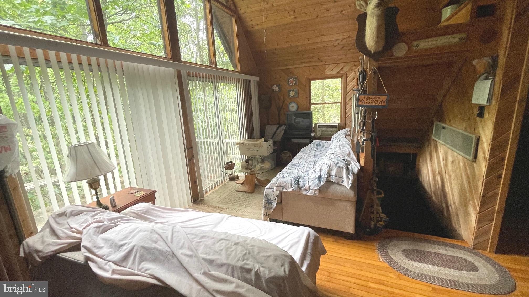 OWL HOLLOW CABINS - Residential