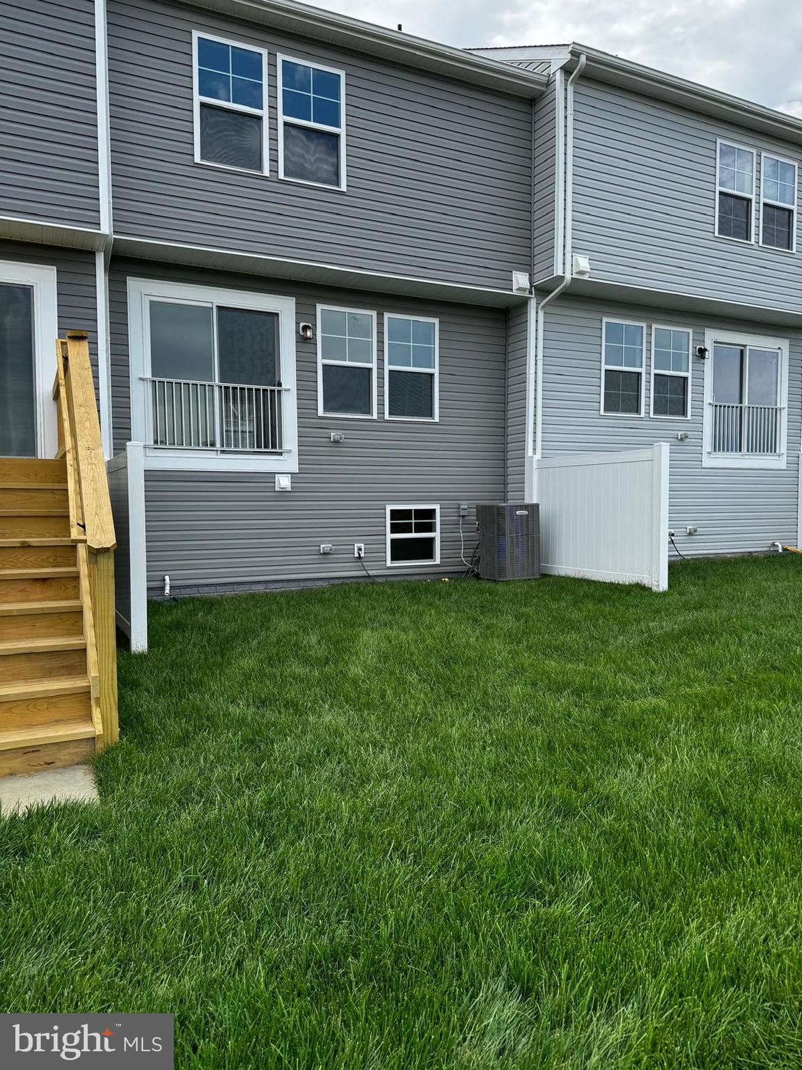 OVERLOOK AT RIVERSIDE TOWNHOMES - Residential Lease